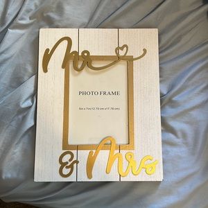 Mr & Mrs 5x7 Rustic Photo Frame